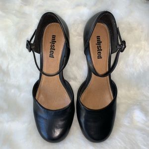 Unlisted Shoes size 7